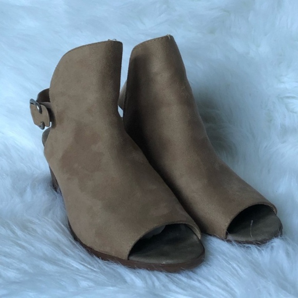 Pierre Dumas Shoes Women’s Size 10 Open Toe Buckle Heels